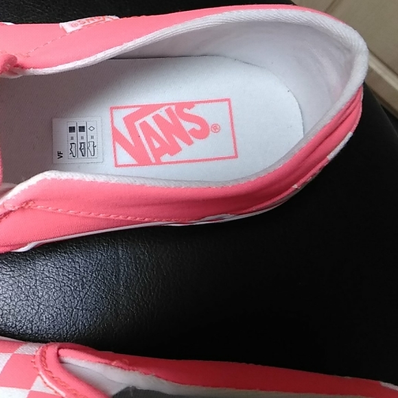 Womans sneakers.. - Picture 6 of 7